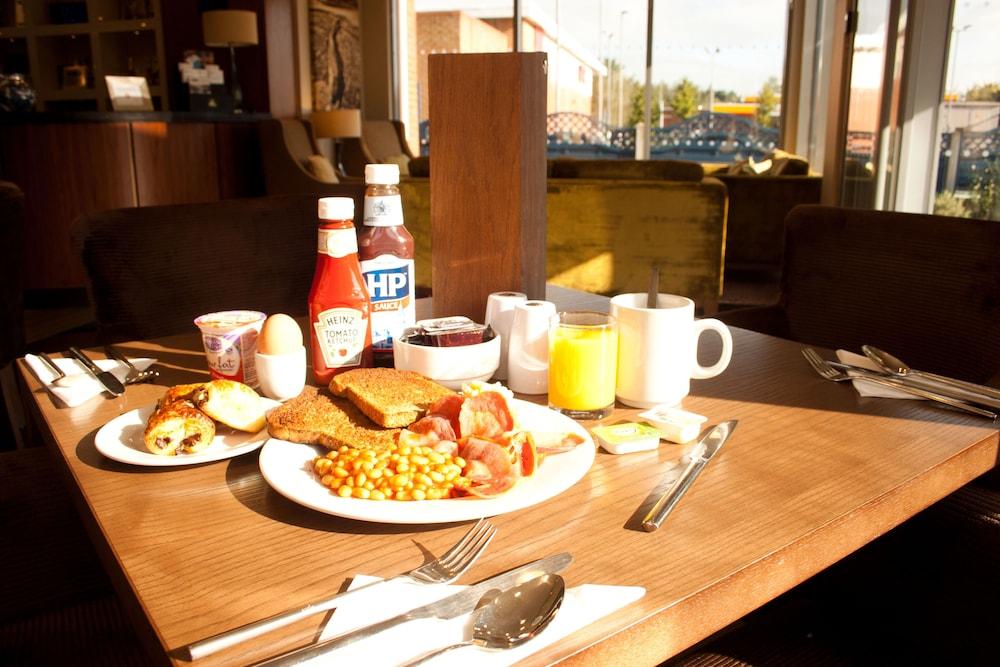 Best Western Pontypool Metro Hotel Екстериор снимка