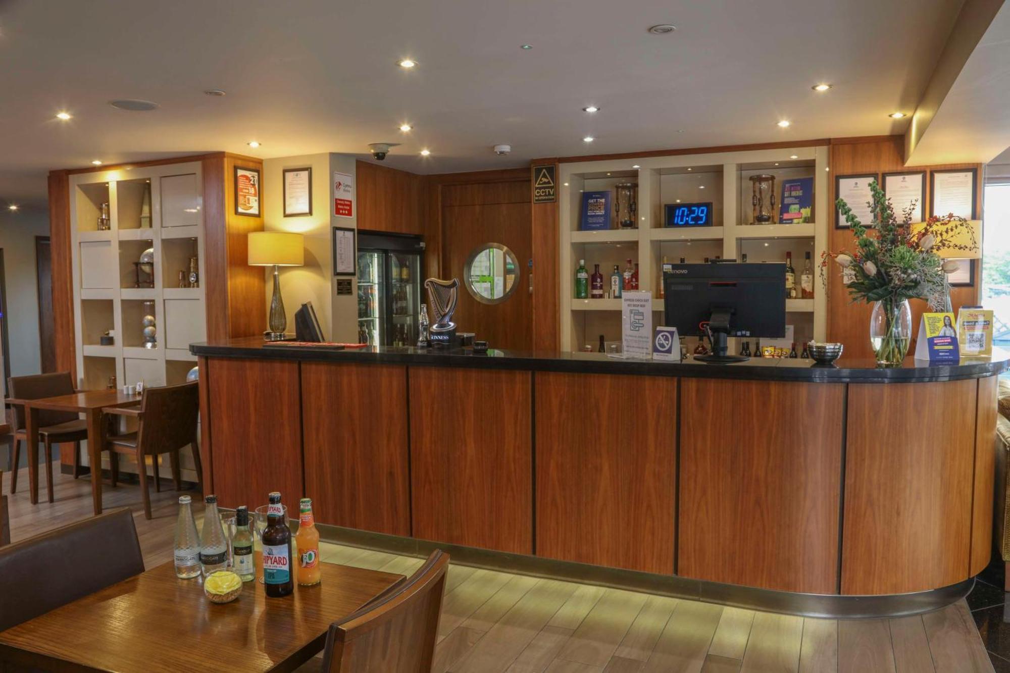 Best Western Pontypool Metro Hotel Екстериор снимка
