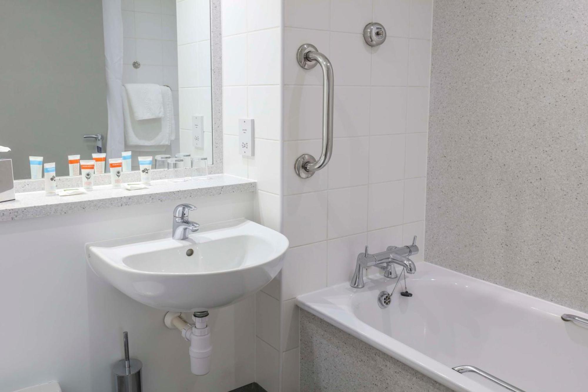 Best Western Pontypool Metro Hotel Екстериор снимка
