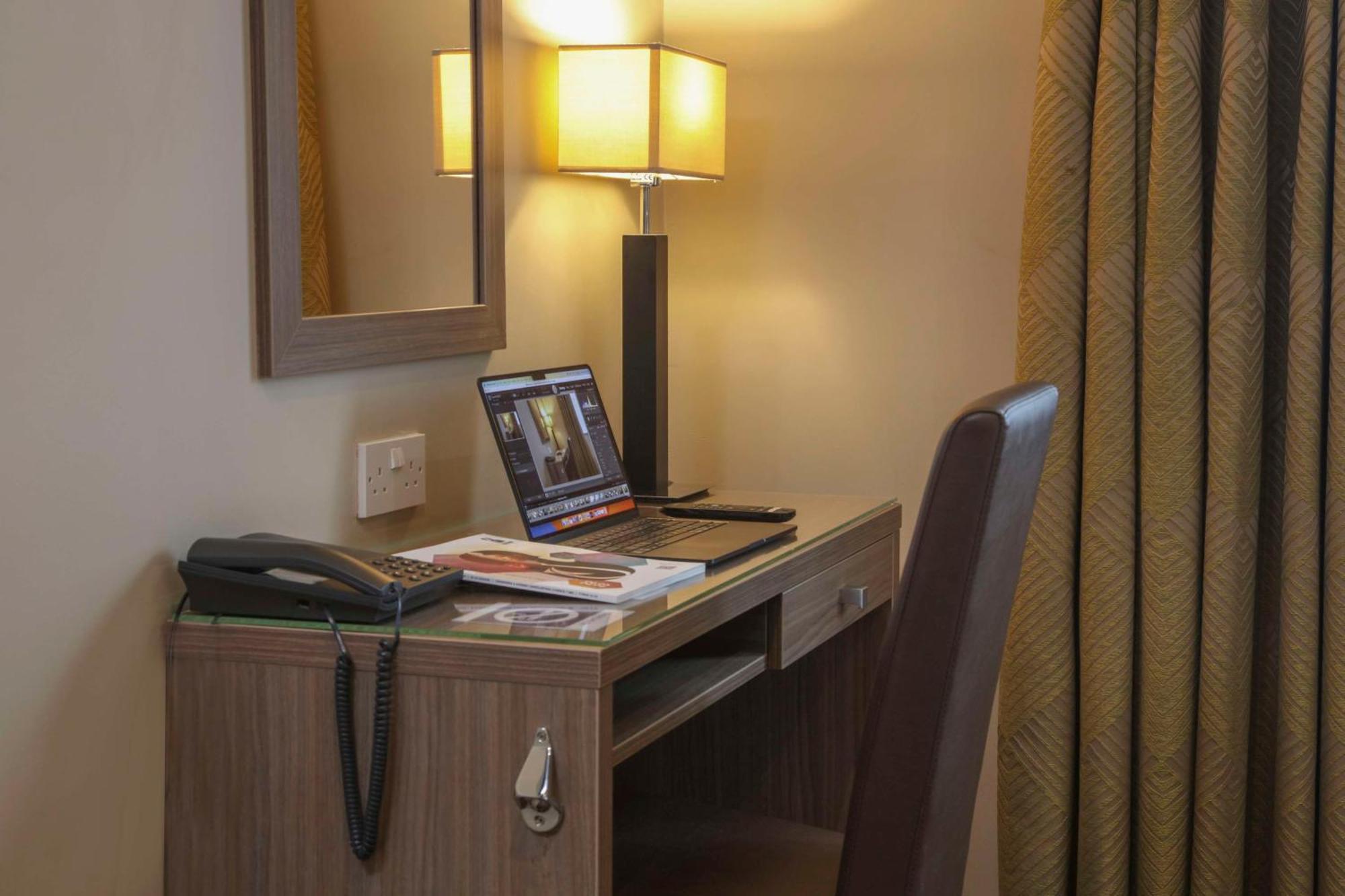 Best Western Pontypool Metro Hotel Екстериор снимка
