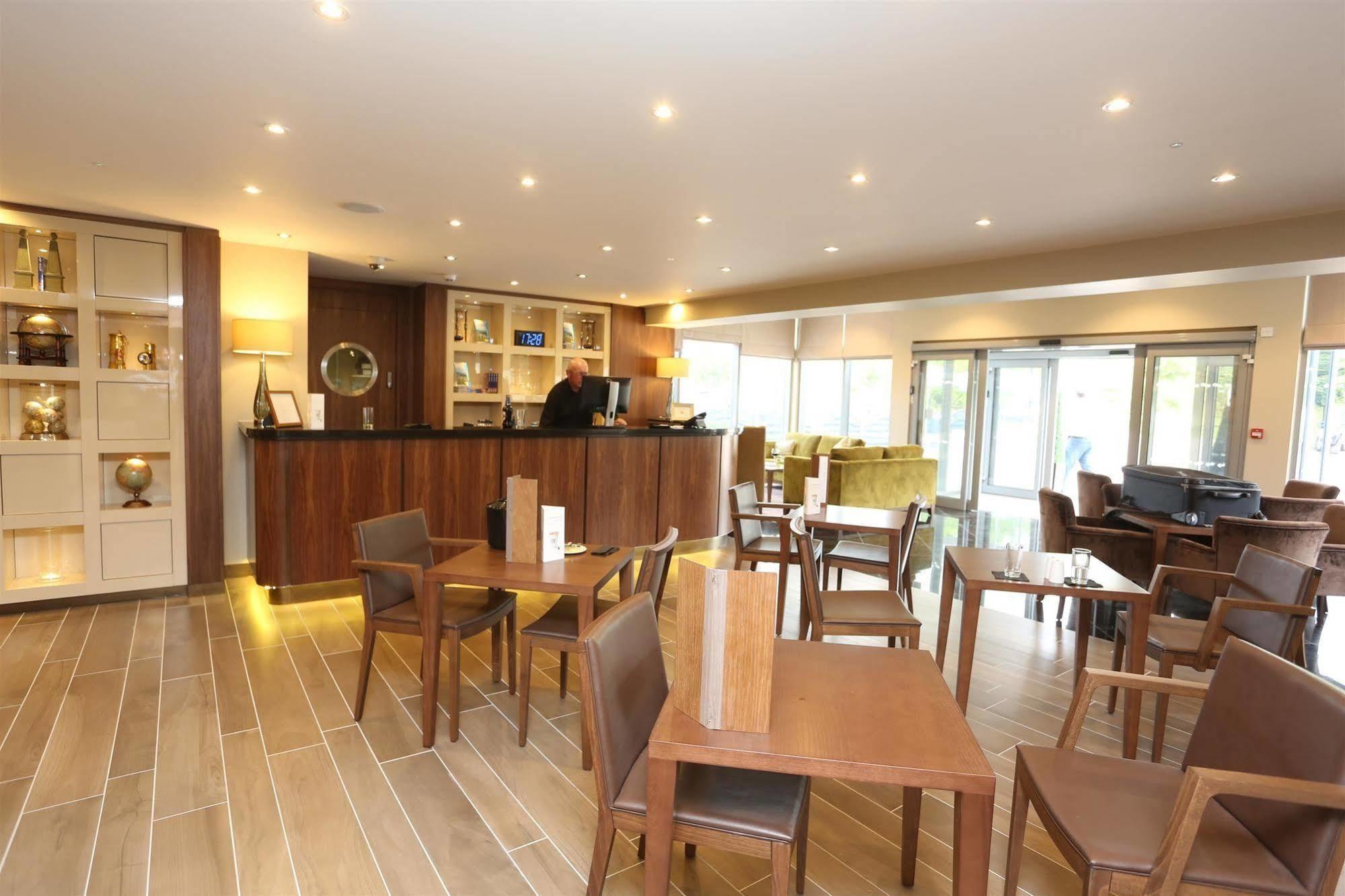 Best Western Pontypool Metro Hotel Екстериор снимка